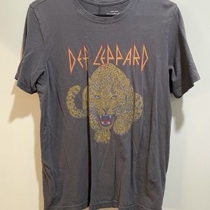 Abercrombie def leopard tee